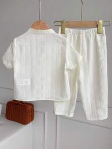 SHEIN 2件組嬰兒男童女童寬鬆休閒立領梭織素色紋理短袖上衣與長褲套裝，附長頸鹿與大象圖案，適合春夏季秋季，適用外出、度假、日常穿著與旅行 - 彩色 - 查看 2