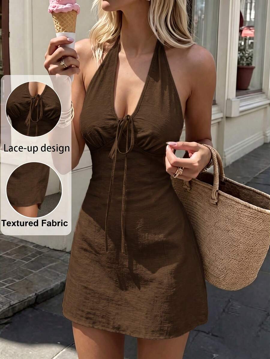 SHEIN PariChic 女款杏色紋理收腰掛脖繫帶時尚優雅洋裝,杏色洋裝,度假穿搭,女款度假洋裝,沙灘穿著,休閒外出穿著,通勤洋裝 - 棕色 - 查看 1