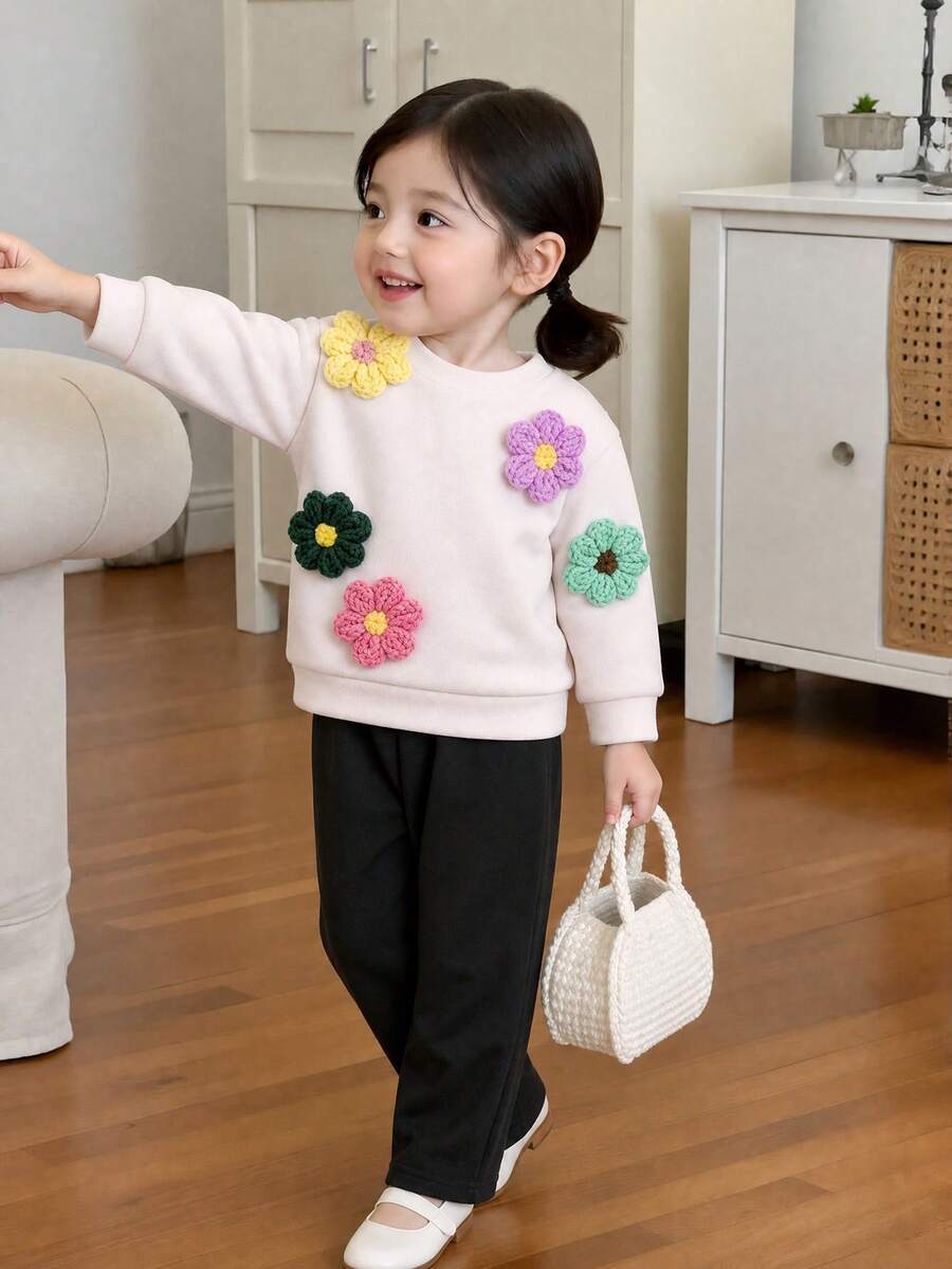 SHEIN Playful Pals 女童 2 件套:秋冬針織圓領杏色 T 恤配 3D 花朵裝飾與黑色直筒長褲,運動時尚風 - 杏色 - 查看 1