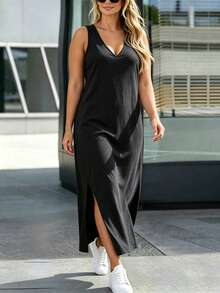Silhoulove Plus Size Women Solid Color V-Neck Side Slit Hem Casual Sleeveless Dress - Black - View 2