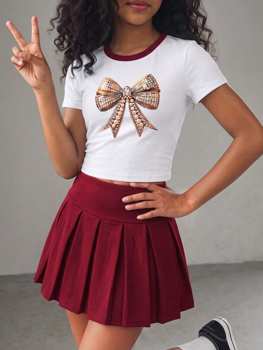 SHEIN 2件組少女甜酷學院風可愛套裝,對比色圓領T恤搭配酒紅色百褶迷你裙,蝴蝶結印花,夏季白色 - 紅色 - 查看 1