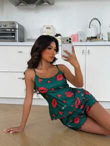 SHEIN Red Lips Heart Print Frill Trim Camisole & Shorts Pajama Set, 2 Pieces - Dark Green - View 6