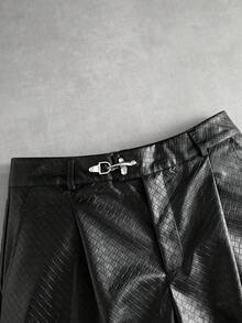 ROMWE MEN Street Life 男士時尚紋理PU短褲，腰部扣環設計 - 黑色 - 查看 6
