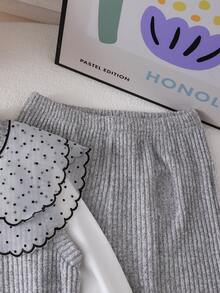 跨境少女 4-7 歲學院風網紗波點刺繡翻領針織羅紋鈕扣背心開襟衫 + 柔軟長袖套頭 T 恤 + 鬆緊腰寬腿長褲 3 件套，適合校園日常、生日派對與外出拍照休閒風穿搭，春/秋季 - 灰色 - 查看 7