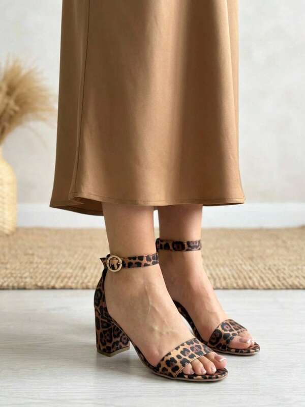 Tira delgada, tacón grueso, punta abierta, pulsera ajustable; estos tacones son perfectos para eventos formales, fiestas, cenas, reuniones importantes o ocasiones especiales
