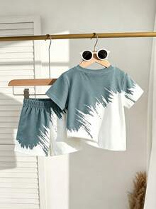 Young Boy Letter Print Colorblock Short Sleeve T-Shirt And Shorts Set - Multicolor - View 2