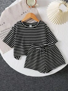 SHEIN 女童休閒簡約舒適圓領短袖條紋短褲兩件套 - 黑與白 - 查看 7