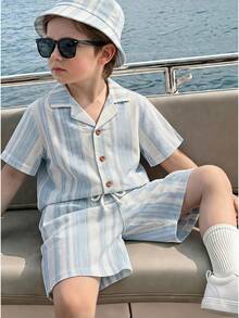 SHEIN 兒童小男孩/小女孩，小男孩3套春/夏休閒度假風條紋短袖襯衫短褲太陽帽套裝，小男孩夏季服飾套裝 - 彩色 - 查看 3