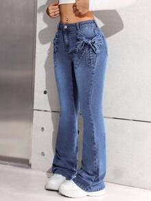 SHEIN Tween女孩鈕扣與蝴蝶結裝飾休閒日常喇叭牛仔褲 - 中等水洗藍 - 查看 1