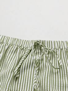 Sweetra 2件組女款條紋印花無袖翻領刺繡襯衫與鬆緊腰休閒短褲套裝 - 綠色 - 查看 8