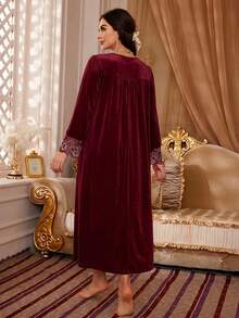 PalaceNights Robe de nuit longue avec manches à volants en dentelle florale contrastée, luxe loungewear, robe mou mou, détails confortables et élégants pour l'automne et l'hiver - Rouge foncé - Voir 2