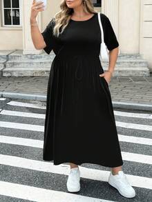 SHEIN CURVE+ 大尺碼純色圓領短袖腰部綁帶口袋休閒洋裝，2026秋冬 22W - 黑色 - 查看 5