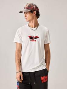 Strevion Camiseta de manga corta de cuello redondo con estampado gráfico de Batman y letras para hombre, estilo simple, de verano - Blanco - View 3