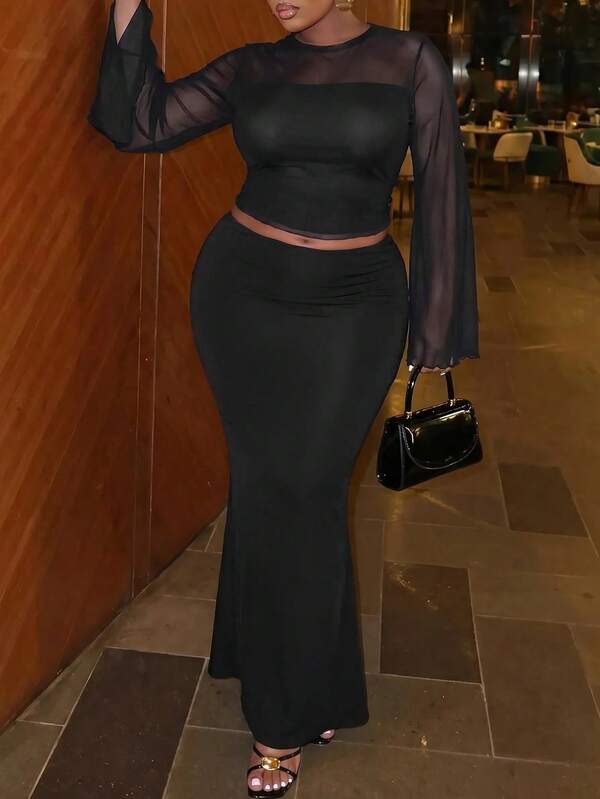 Slaydiva Early Autumn New Arrival: Elegant & Sexy Solid Black Flare Long Sleeve Sheer Mesh Slim Fit Stretch Fabric Plus Size Women's Top. Suitable For Sexy Party, Wedding, Graduation, Friends Gathering, Music Festival, Elegant Gathering, Date, Cocktail Party, Birthday Party, Airport Outfit, Holiday, Bar And Various Occasions.
