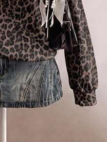 SHEIN EZwear 經典豹紋不對稱肩女款運動衫，棕色調，秋季休閒街頭風，適合多種場合，Y2K復古風，返校季秋冬上衣 - 彩色 - 查看 3