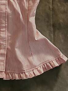 SHEIN Top de mujer ajustado con diseño de rayas, botones y bajo con volantes - Rojo y blanco - Ver 4