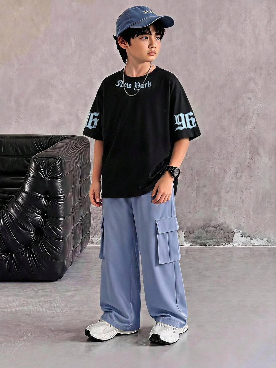 SHEIN 2件組 青少年男孩休閒酷風英文標語印花圓領短袖T恤搭配寬腿工裝褲套裝,適合假期派對、春夏穿著,舒適易穿,夏季必備時尚休閒穿搭,春夏街頭風,開學派對休閒穿搭,適合戶外活動 - 彩色 - 查看 1