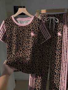 SHEIN EZwear 2件組刺繡圓領短袖上衣與條紋印花長褲，休閒風 - 彩色 - 查看 3