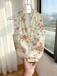SHEIN Franclia 女款休閒優雅浪漫無袖粉白印花V領襯衫上衣背心 波點復古 日常聚會早午餐 夏季度假 - 杏色 - 查看 3
