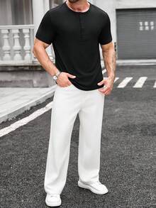 Manfinity Homme 男士半開襟鈕扣短袖圓領T恤，黑色短袖T恤，羅紋紋理面料，親膚柔軟舒適，修身剪裁，基礎百搭風格，休閒舒適多功能，適合外出、街拍、居家、旅行、度假、日常穿著等 - 黑色 - 查看 7
