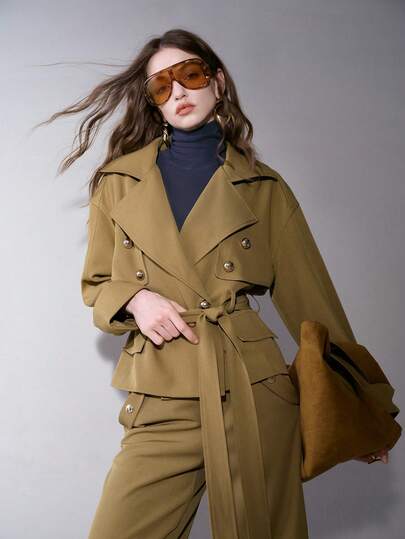 MOTF PREMIUM WOMEN'S SHORT TRENCH COAT WITH METAL BUCKLE DECOR AND TURN-DOWN COLLAR, AUTUMN/WINTER
