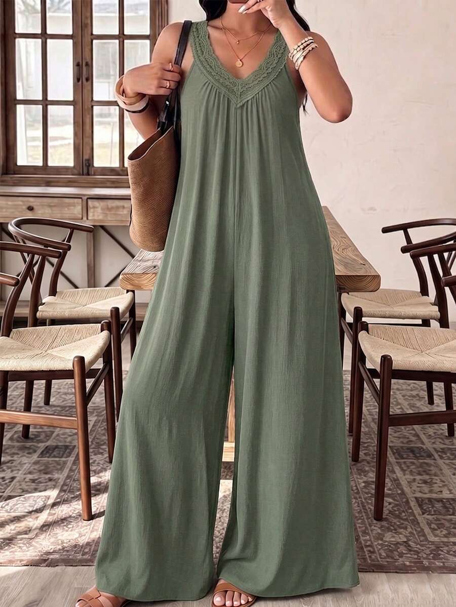 SHEIN LUNE CURVE 大尺碼夏季時尚性感蕾絲飾邊V領寬鬆涼爽連身褲度假風休閒連身褲 - 軍綠色 - 查看 1