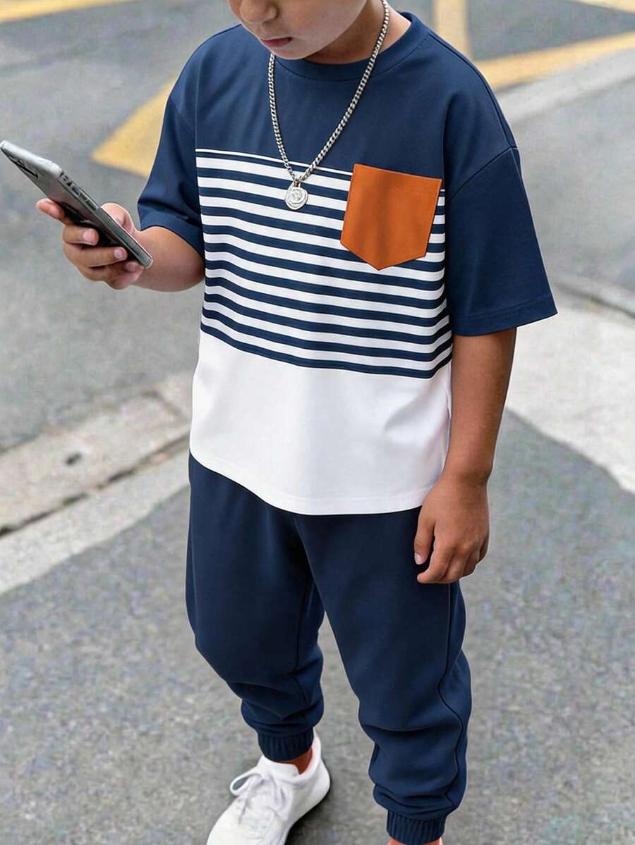 SHEIN 2件組青少年男孩休閒簡約字母印花圓領套頭上衣套裝，適合夏季