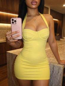 Slaydiva 黃色夏季女款優雅掛脖綁帶迷你洋裝，修身繃帶裙，適合夜生活、派對、音樂節、度假、夜店與日常穿著 - 淡黃色 - 查看 3