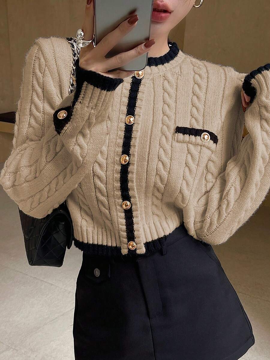 DAZY 杏色女款秋季圓領長袖短版對比飾邊麻花針織開襟衫，附金色鈕扣 - 卡其色 - 查看 1