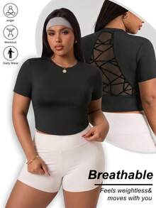 SHEIN Sports Kaos Olahraga Kasual Serbaguna untuk Perjalanan Sehari-hari, Wanita Ukuran Plus dengan Motif Jala dan Patchwork - Hitam - View 1