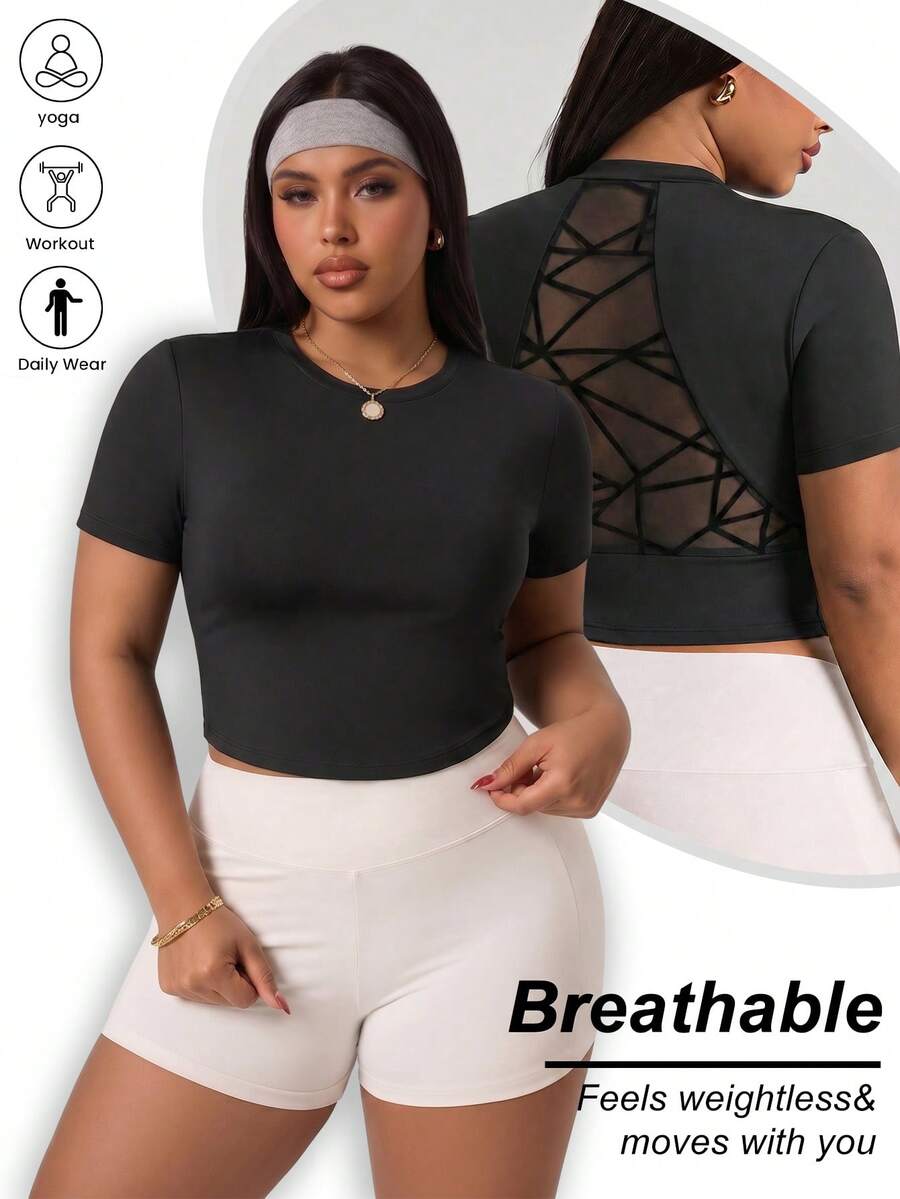 SHEIN Sports Kaos Olahraga Kasual Serbaguna untuk Perjalanan Sehari-hari, Wanita Ukuran Plus dengan Motif Jala dan Patchwork - Hitam - View 1