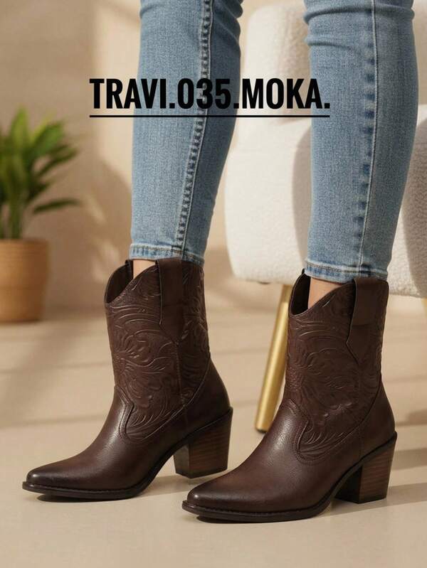 Botines negros estilo western para mujer con detalle bordado y tacón bloque. Botines de vaquera rockeros. Calzado de moda.