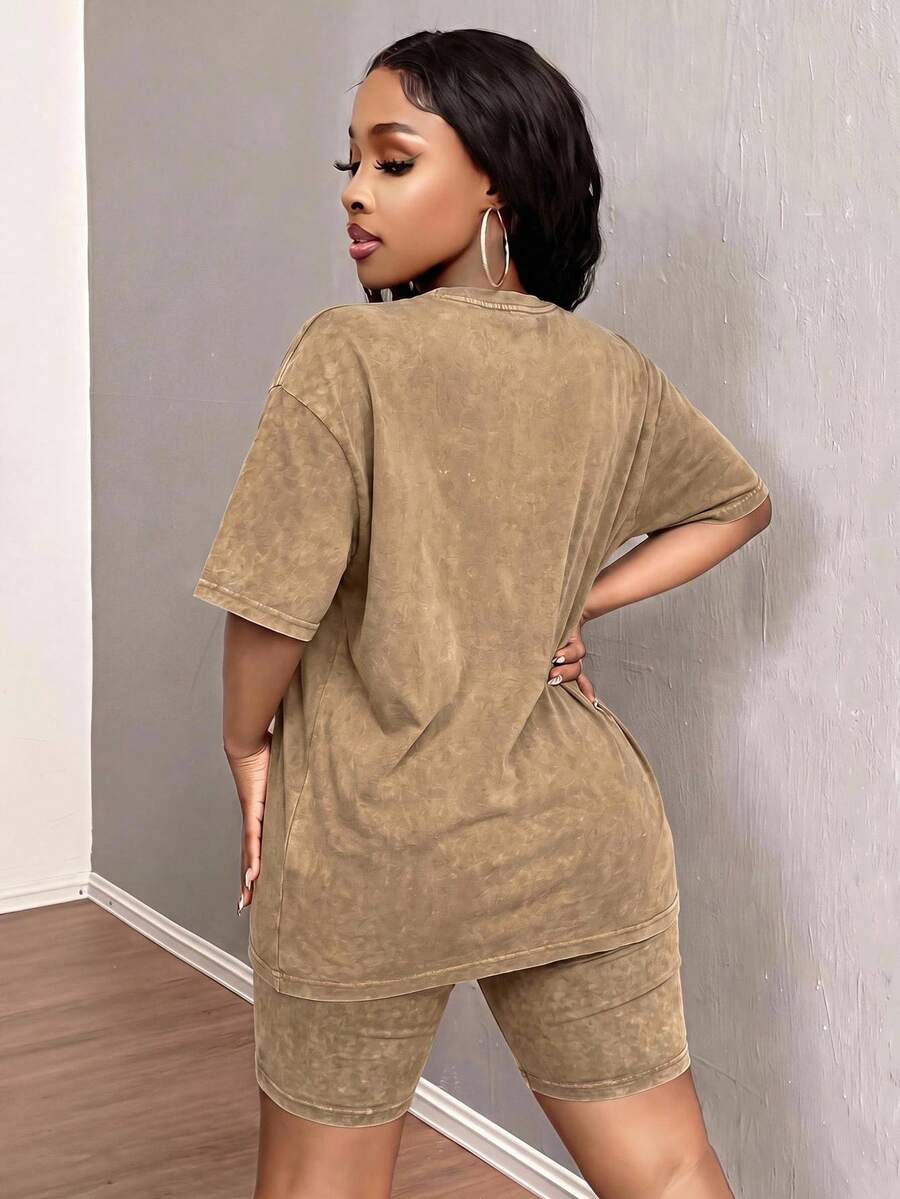 SHEIN SXY 大尺碼女款圓領短袖T恤與短褲休閒時尚90年代風兩件套,適合辦公、約會之夜、正式場合與度假,棕色、黑色,夏季款 - 棕色 - 查看 1