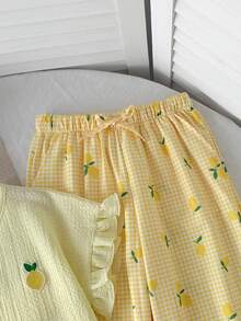 SHEIN 兒童青少年女孩 2 件套休閒寬鬆露肩短袖圓領檸檬刺繡紋理針織 T 恤與黃白拼接清新檸檬印花寬腿直筒長褲套裝 - 黃色 - 查看 6