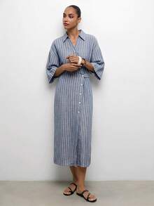 Maija Gaun Kasual Wanita Bergaris Model Lilitan Depan Kancing Bawah Panjang Sedang untuk Perjalanan - Navy Blue - View 5