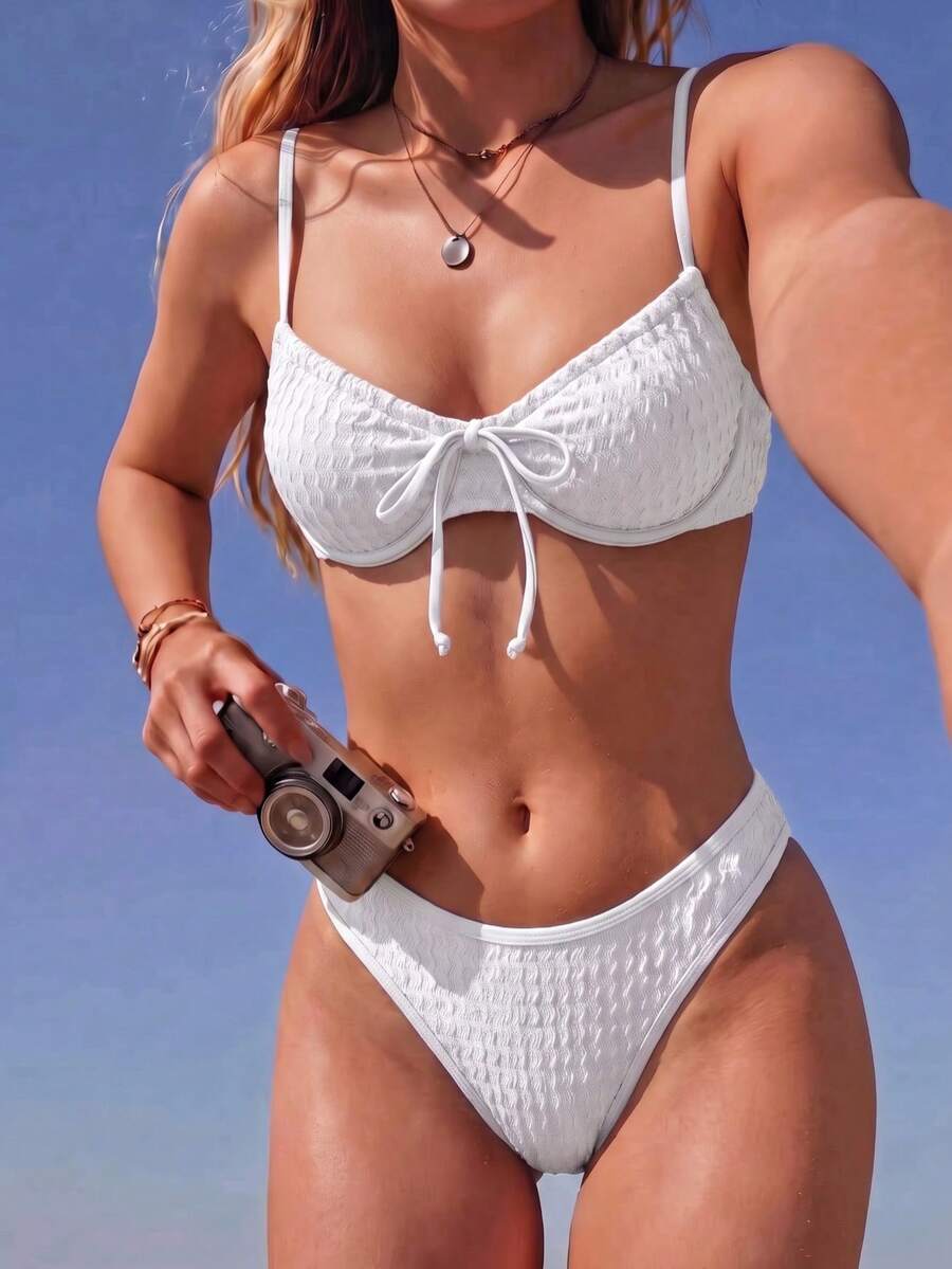 Swim Mod 女款白色兩件式比基尼套裝,夏季休閒度假派對,掛脖抓皺上衣,前綁帶,高衩性感三角褲,波浪紋理泳裝 - 白色 - 查看 1