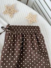 SHEIN 青少年女孩秋冬休閒白色修身U領鈕扣裝飾小Logo刺繡長袖T恤 + 復古棕色波點印花梭織直筒寬腿褲 2件套舒適彈性針織條紋套裝，適合外出、街頭穿搭、機場穿搭 - 棕色 - 查看 9