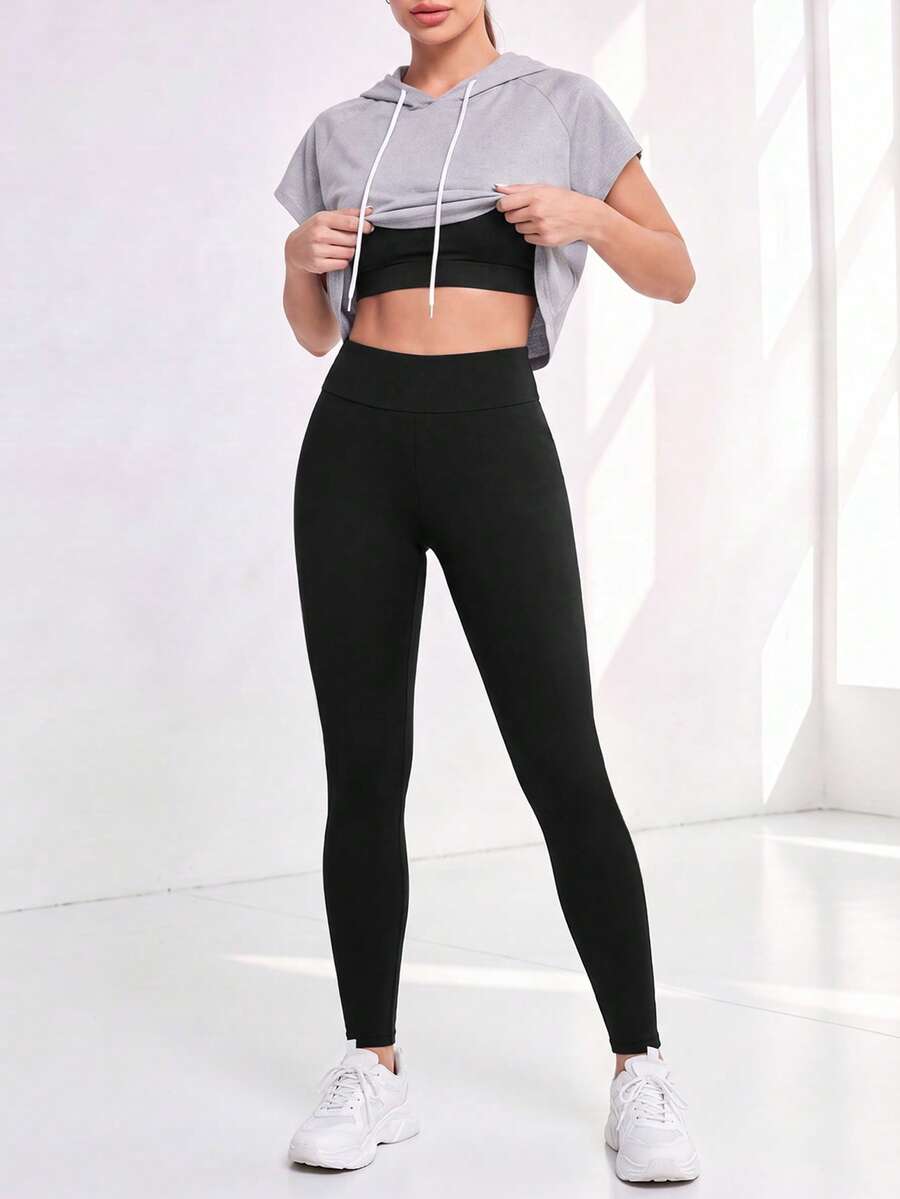 Velisys Velisys Set de 3 piezas que incluye: Sudadera holgada corta en blanco, camiseta ajustada en beige y pantalones ajustados en beige - Conjunto de ropa deportiva para mujer - Multicolor - Ver 1