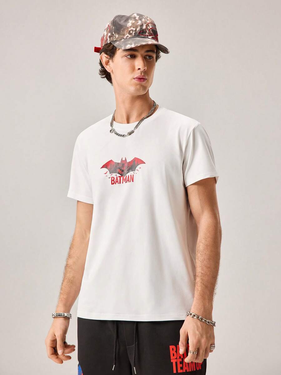Strevion Camiseta de manga corta de cuello redondo con estampado gráfico de Batman y letras para hombre, estilo simple, de verano - Blanco - View 1