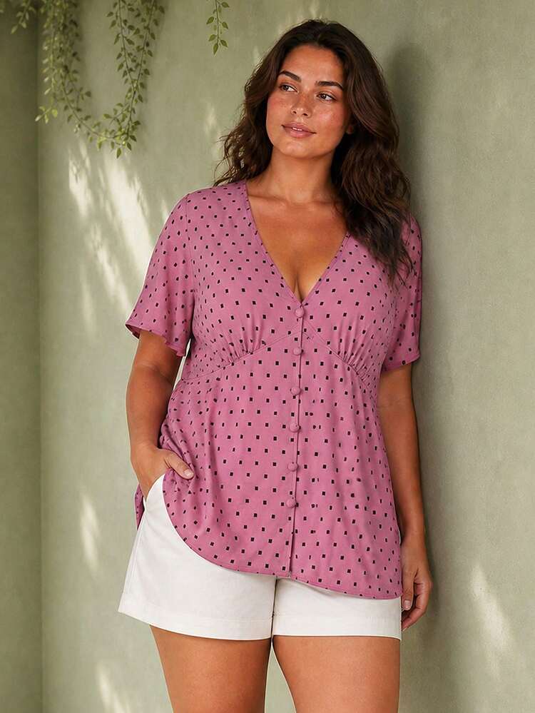 ELLERISSA Blusa de talla grande color rojo violeta con lunares, cuello en V, botones delanteros, lazo en la espalda y mangas volantes - Rojo violeta - Añade 3