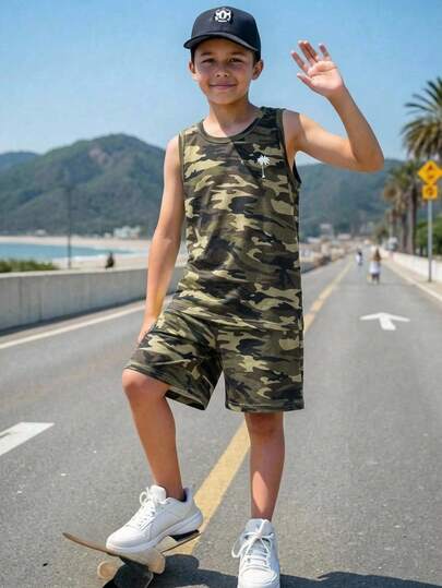 SHEIN 青少年男童棕榈树迷彩印花针织背心