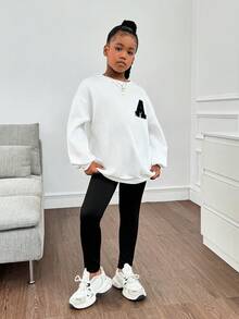 SHEIN 兒童青少年女孩休閒字母貼布大廓型落肩圓領秋季運動衫與內搭褲2件式返校套裝 - 黑與白 - 查看 5
