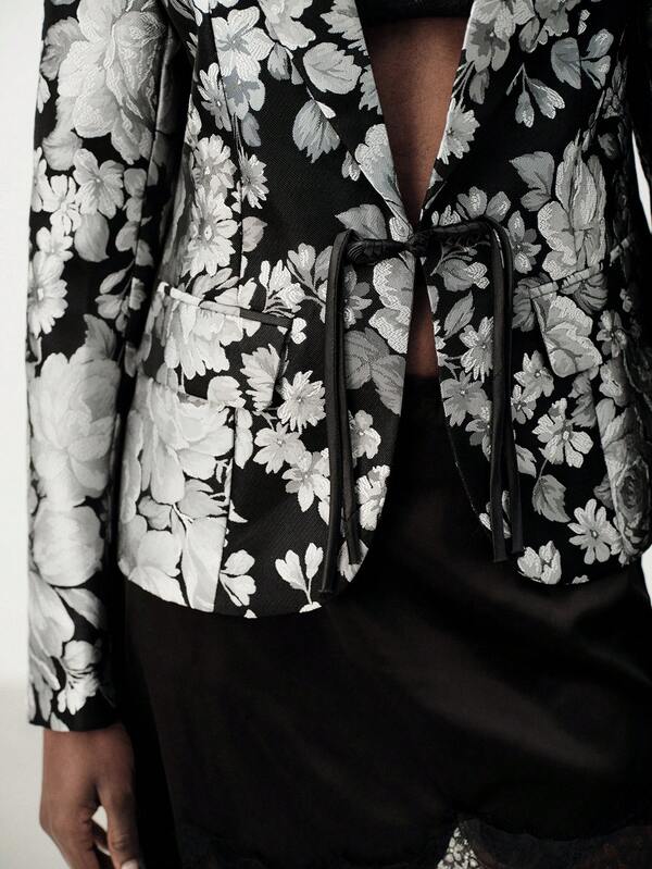 Aveloria Modichic Autumn Transition Runway Black White Silver Colorblock Heavy Embroidery Large Floral Jacquard Fabric Waist-Cinching Deep V-Neck Blazer Lapel New Chinese Style Frog Button Knot Decor Women's Blazer Jacket Elegant Sophisticated Commute Minimalist Old Money Modern Luxury Party Ceremony Casual Versatile