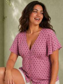 ELLERISSA Blusa de talla grande color rojo violeta con lunares, cuello en V, botones delanteros, lazo en la espalda y mangas volantes - Rojo violeta - Ver 5