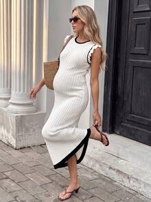 SHEIN Vestido de punto ajustado de maternidad con bloques de color, cuello redondo y mangas cortas con volantes - Blanco y Negro - Ver 1