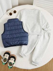 SHEIN 3件組嬰兒男童秋冬滑雪套裝 可愛百搭休閒保暖內裡背心外套 針織字母圖案衛衣運動服長褲套裝 中性嬰兒冬裝 - 彩色 - 查看 2