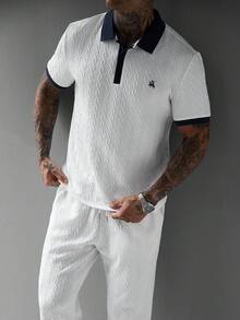Manfinity CasualCool 男士針織提花短袖 Polo 衫與純色長褲套裝，提花圖案短袖 Polo 衫套裝，休閒日常通勤風格 - 白色 - 查看 5