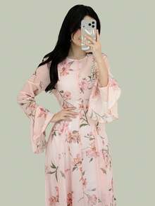 Yasmeen Edit Yasmeen Edit 花卉印花蘑菇鈕扣裝飾優雅阿拉伯風洋裝，粉色度假風 - 粉色 - 查看 1