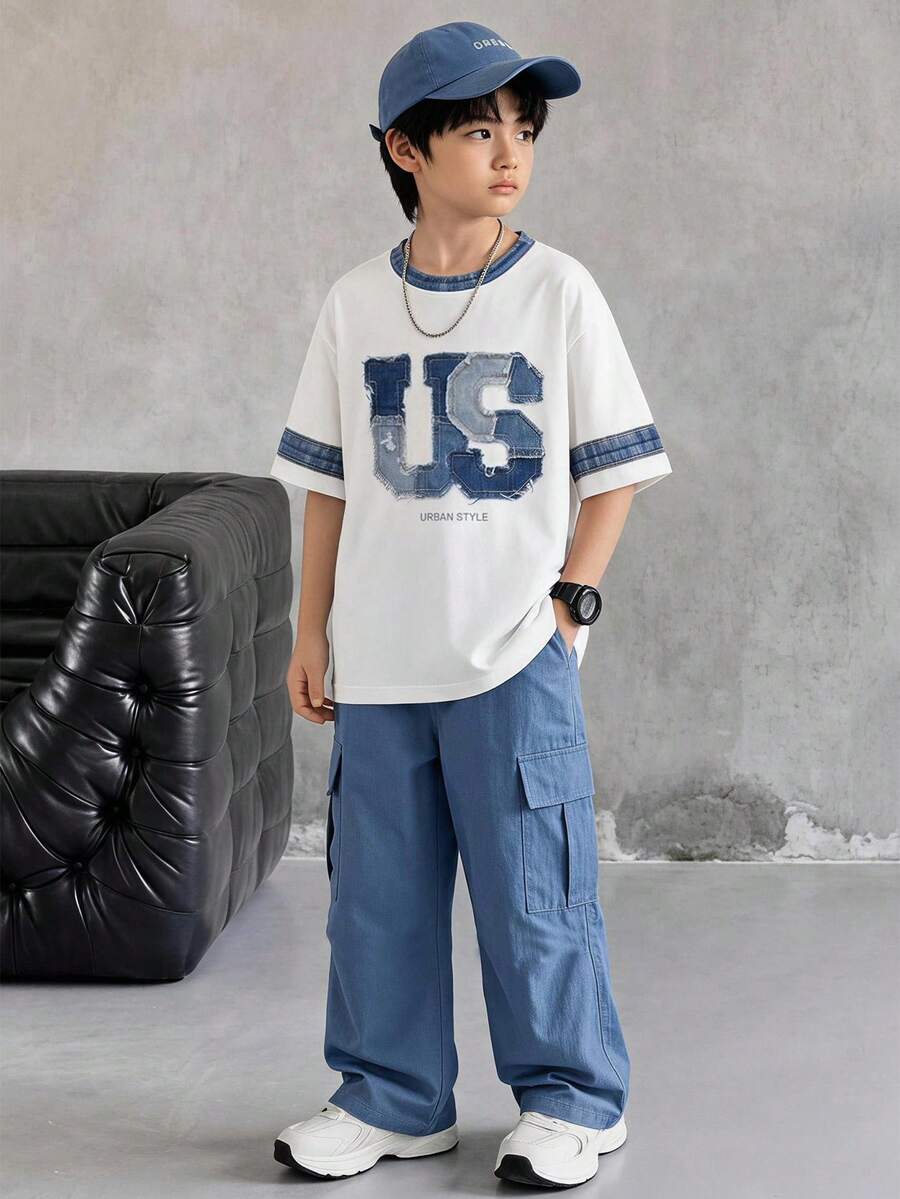 SHEIN 2件組青少年男孩休閒酷風英文標語印花時尚圓領短袖T恤搭配寬腿工裝褲套裝,適合假期派對、春夏穿著,舒適易穿,夏季必備時尚休閒穿搭,春夏街頭風,適合返校聚會與戶外活動 - 彩色 - 查看 1