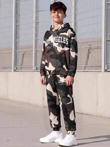 SHEIN 2件組兒童青少年男孩休閒日常百搭舒適迷彩印花連帽衛衣寬鬆套頭長袖運動衫與寬鬆慢跑運動長褲針織運動套裝 - 軍綠色 - 查看 6